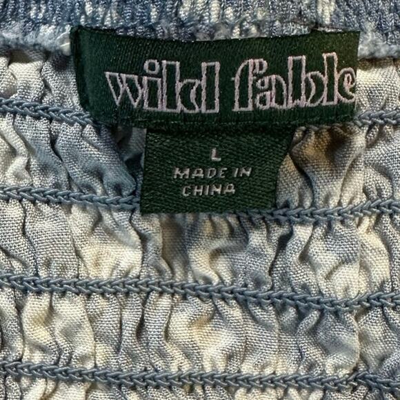 Wild Fable Women's‎ Blue Floral Smocked Puff Sleeve Crop Top Size L - Picture 2 of 4